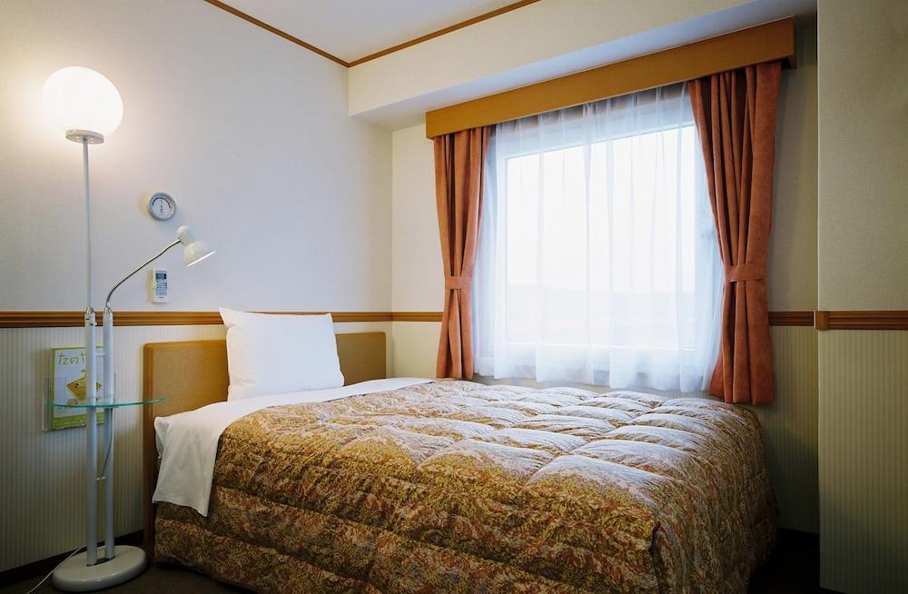 Toyoko Inn Saitama Iwatsuki Ekimae Экстерьер фото
